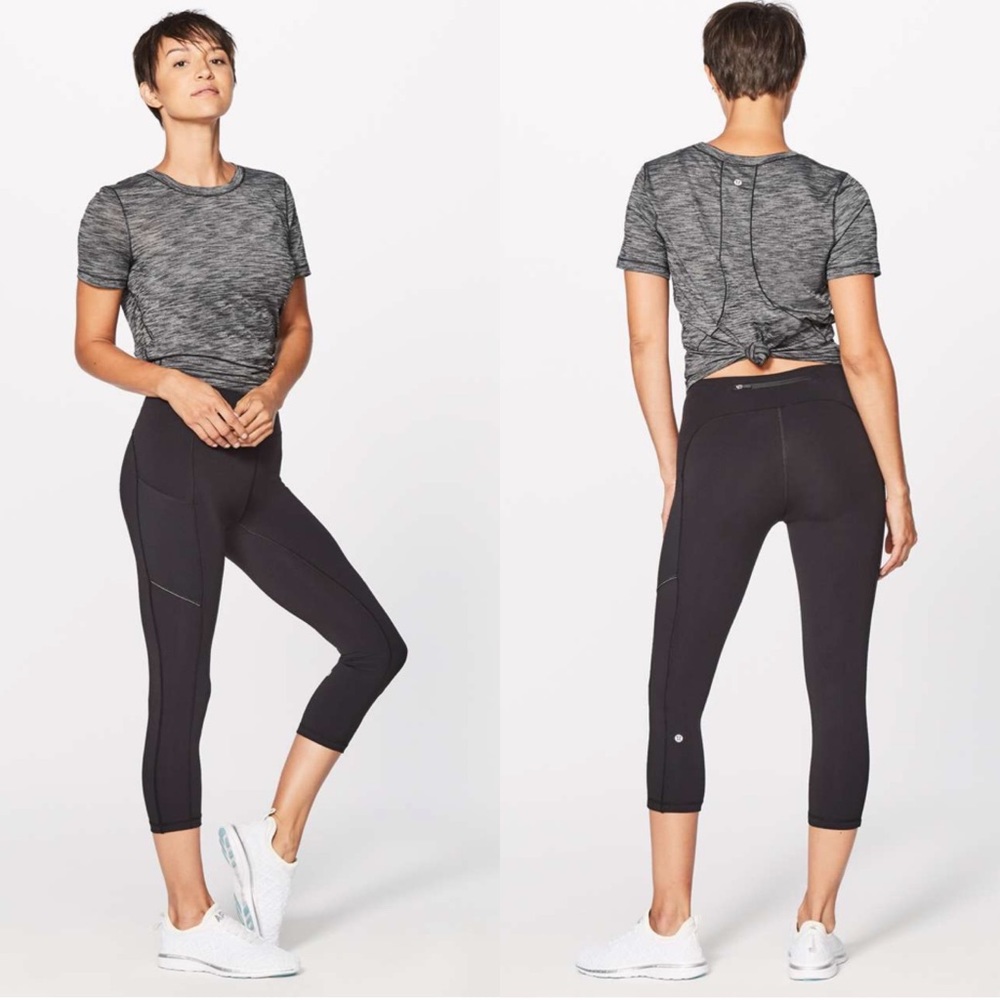 Lululemon Speed Up Crop (21")
Black! EUC